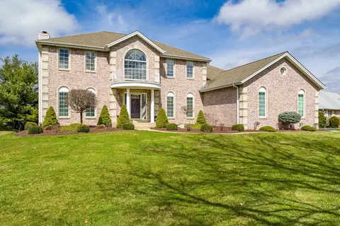 2332 Cairnwell Dr, Belvidere, IL 61008