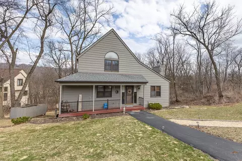 1 Bittersweet Ct, Galena, IL 61036
