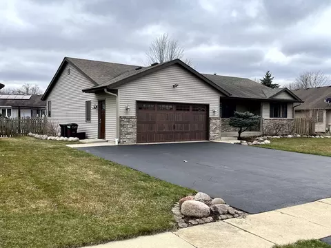 1534 Ruby St, Belvidere, IL 61008 photo 2
