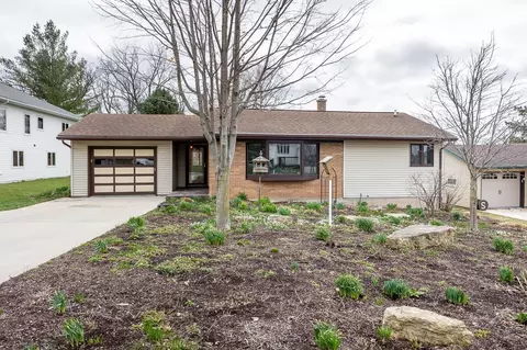 233 W Main St, Elizabeth, IL 61028