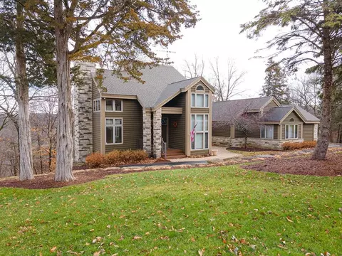 17 Sunrise Trl, Galena, IL 61036