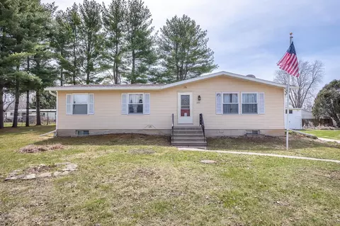 231 Moonstone Ln, East Dubuque, IL 61025