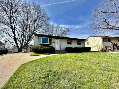 2823 Ashbrook Dr, Rockford, IL 61109