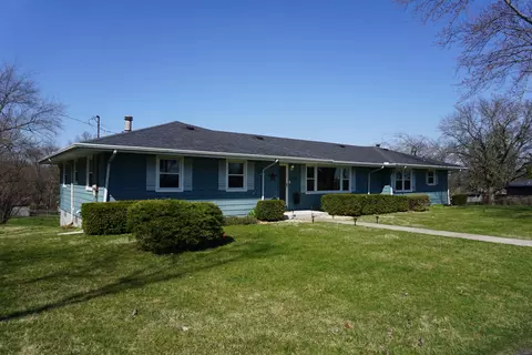 5202 Blackhawk Rd, Rockford, IL 61109