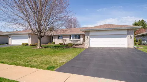 94 Nelson Pkwy, Cherry Valley, IL 61016
