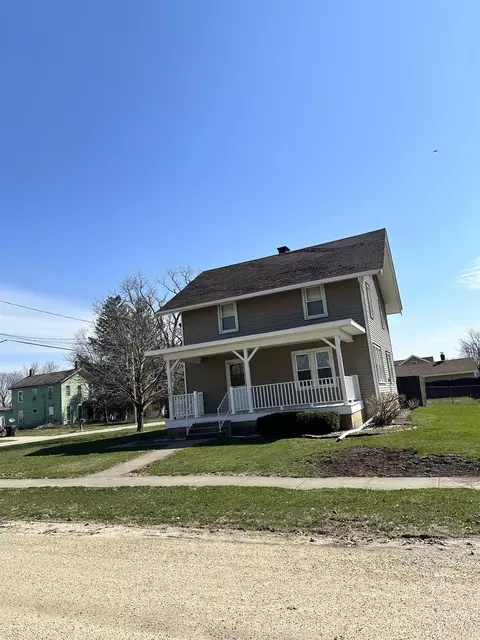 101 S 5th, Forreston, IL 61030