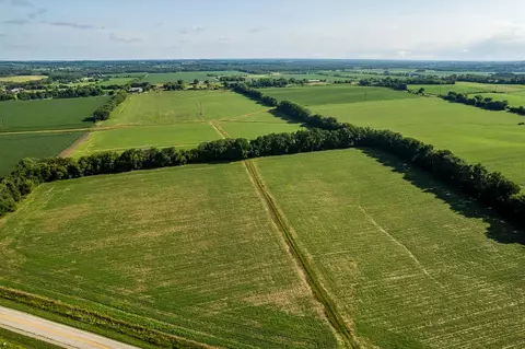12 Nnn Telegraph Rd, Pecatonica, IL 61063