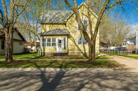 506 S 4th St, Oregon, IL 61061