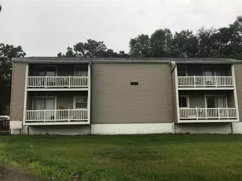 4879 Creek View Rd, Rockford, IL 61108