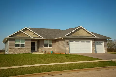 15500 Twin Oaks Ln, South Beloit, IL 61080