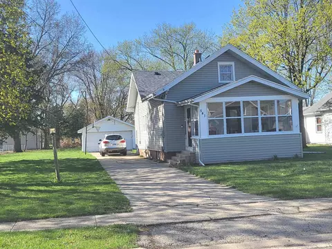 541 Lawn Dr, Loves Park, IL 61111