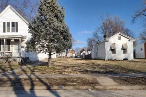 1322 N 9th St, Quincy, IL 62301