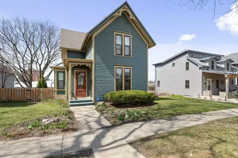 516 N 1st St, Rockford, IL 61107