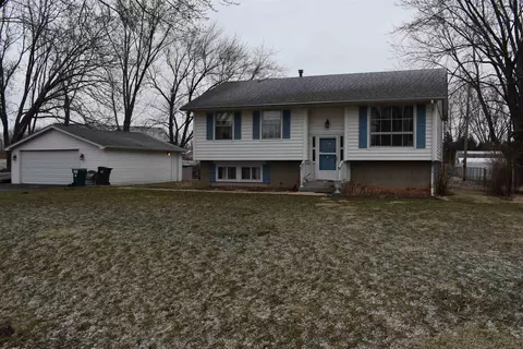 7550 Denrick Dr, Cherry Valley, IL 61016 photo 3