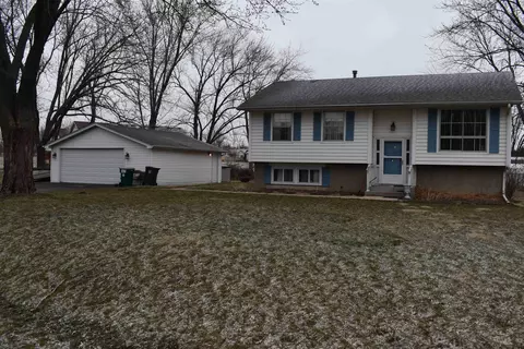 7550 Denrick Dr, Cherry Valley, IL 61016 photo 2