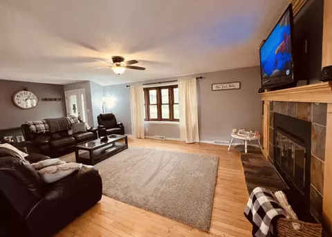 13631 Treva Dr, Morrison, IL 61270 photo 2