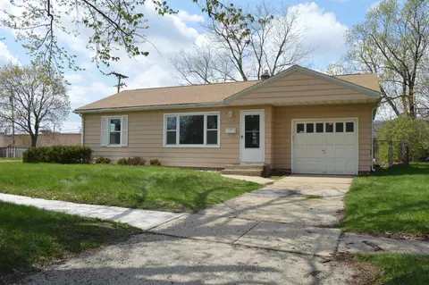 6504 N 1st St, Loves Park, IL 61111