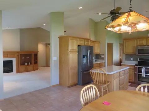 3175 Sandy Pointe Dr, Freeport, IL 61032 photo 9