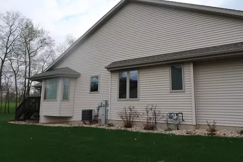 3175 Sandy Pointe Dr, Freeport, IL 61032 photo 24