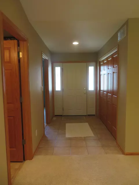3175 Sandy Pointe Dr, Freeport, IL 61032 photo 3