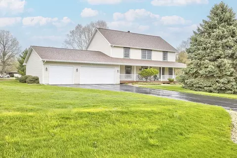 2304 Mi-kevince Trl, Belvidere, IL 61008