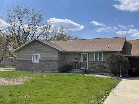 802 N Greenfield, Freeport, IL 61032