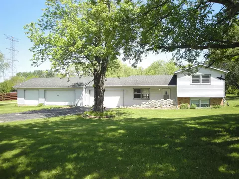 6859 Alvina Rd, Rockford, IL 61101