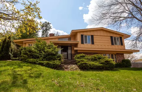 4855 Brigadoon Rd, Rockford, IL 61107