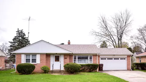 3827 Pinecrest, Rockford, IL 61107