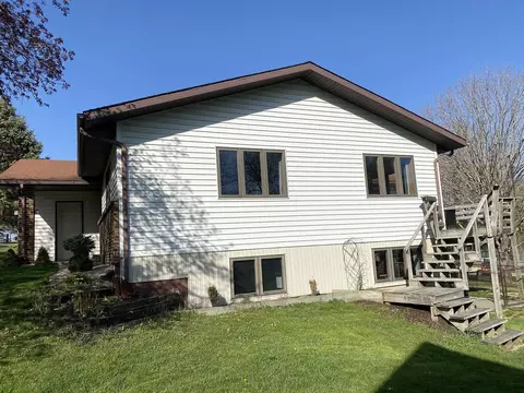 2049 Eagle Dr, Freeport, IL 61032 photo 3