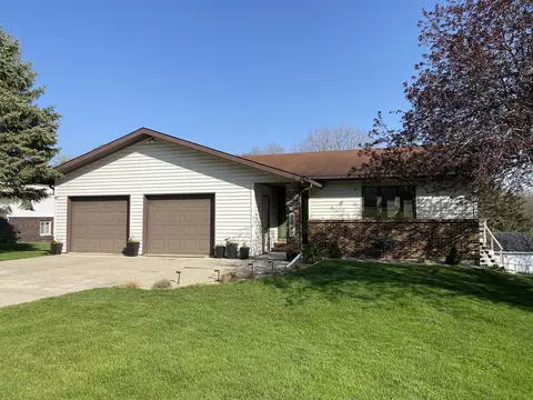 2049 Eagle Dr, Freeport, IL 61032