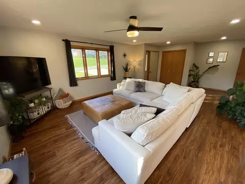 2049 Eagle Dr, Freeport, IL 61032 photo 8