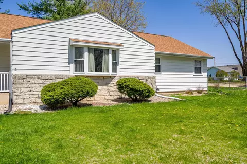 407 E Mechanic St, Rockton, IL 61072 photo 2