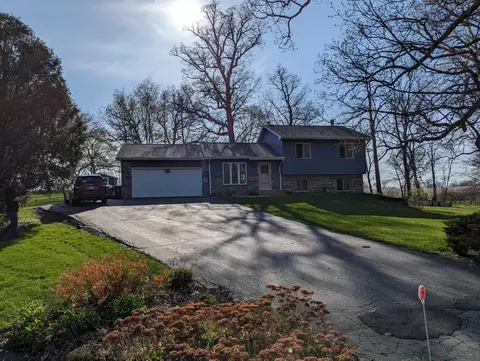 718 Heathcliff Dr, Lake Summerset, IL 61019 photo 2