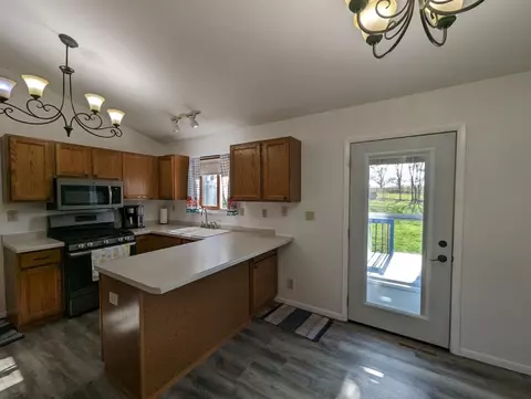 718 Heathcliff Dr, Lake Summerset, IL 61019 photo 3