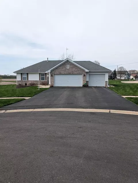 878 Fieldcrest Dr, Byron, IL 61010