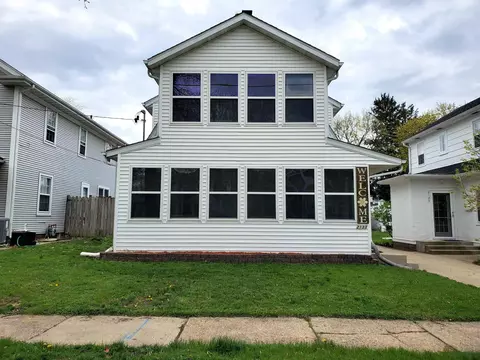 2133 Oxford St, Rockford, IL 61103