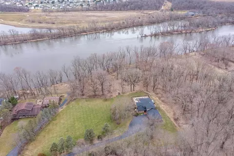 11640 Bend River Rd, Roscoe, IL 61073