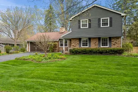 907 Brae Burn Ln, Rockford, IL 61107