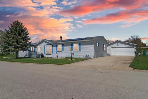 5330 Autumnash Ln, Machesney Park, IL 61115