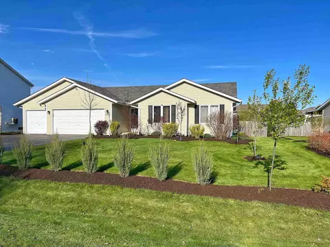 11129 Linden Blossom Ln, Roscoe, IL 61073