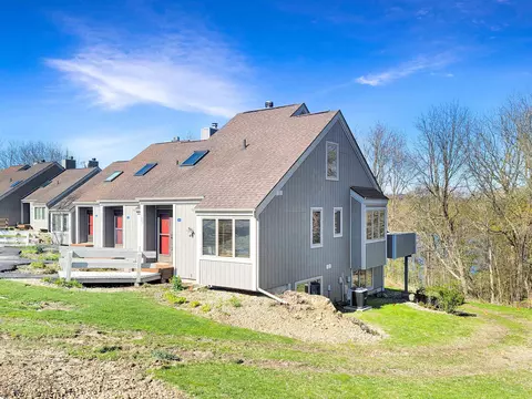 145 Plum Cove Dr, Galena, IL 61036