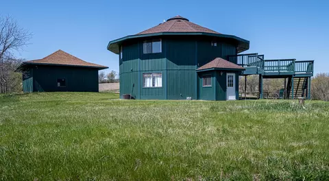 3574 N Mill Crk, Scales Mound, IL 61075