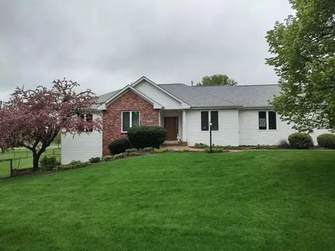 9245 Oakleaf Ct, Byron, IL 61010