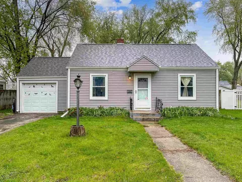724 Loves Park Dr, Loves Park, IL 61111