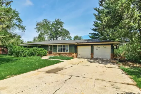 1212 Brentwood Rd, Machesney Park, IL 61115