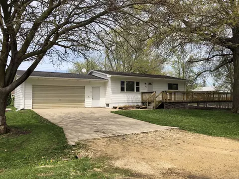 804 Milfred Ave, Lena, IL 61048