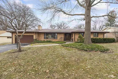 1713 Stratford Ln, Rockford, IL 61107