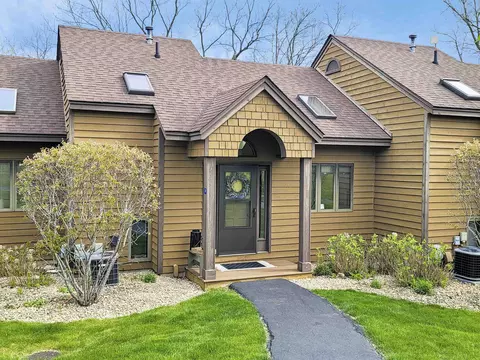 28 Creekwood Ln, Galena, IL 61036