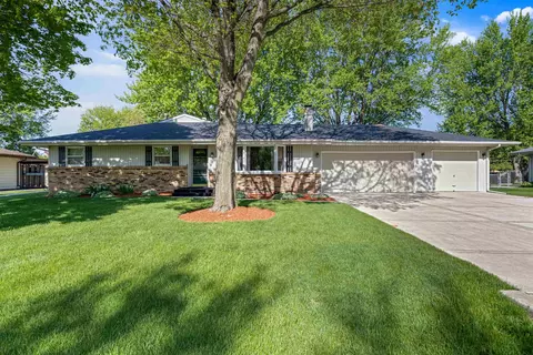 9952 Bluebonnet Dr, Machesney Park, IL 61115